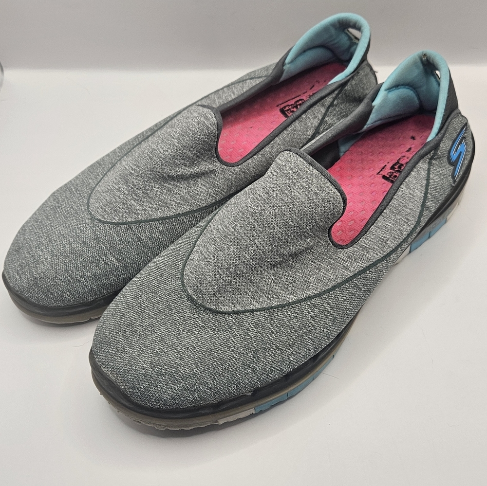 Skechers Size 9 GO FLEX Walk Slip On Sneaker